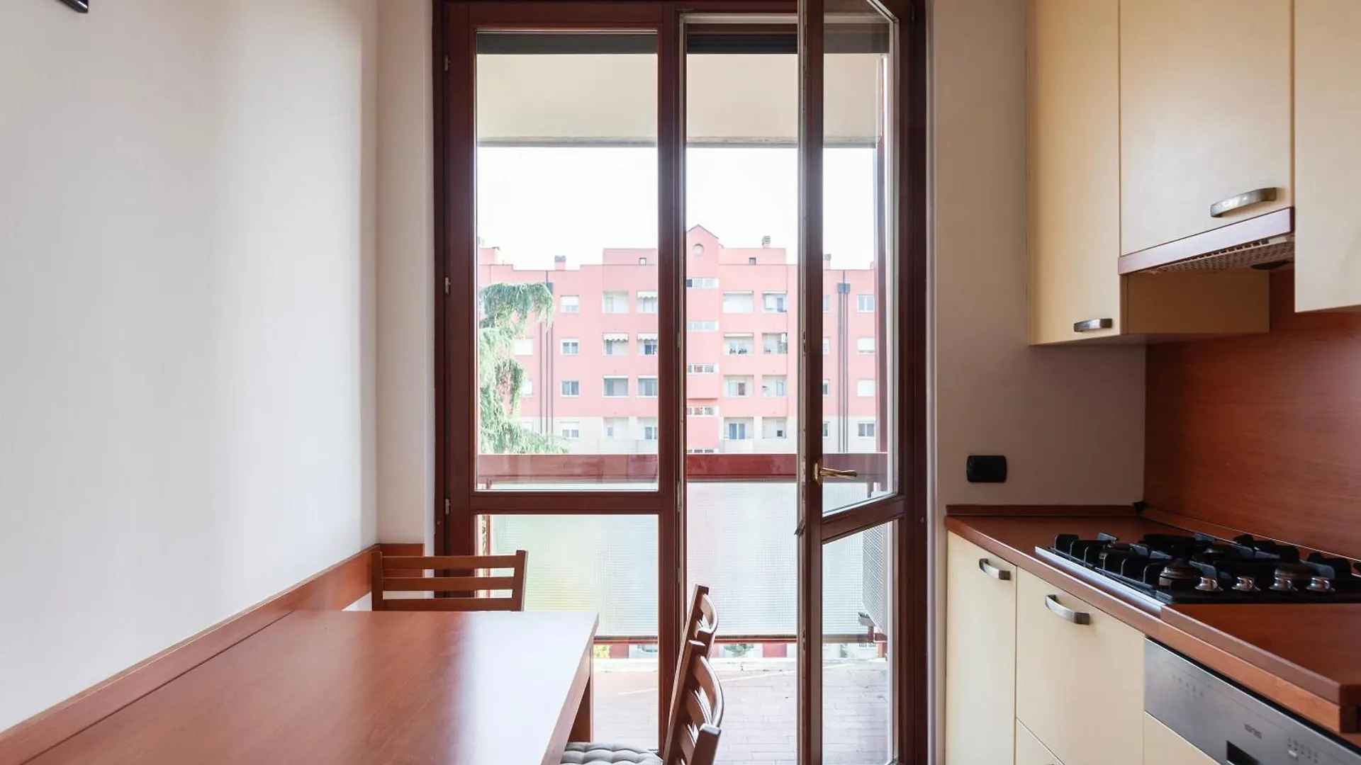 Youhosty - Cechov 21 Milan
