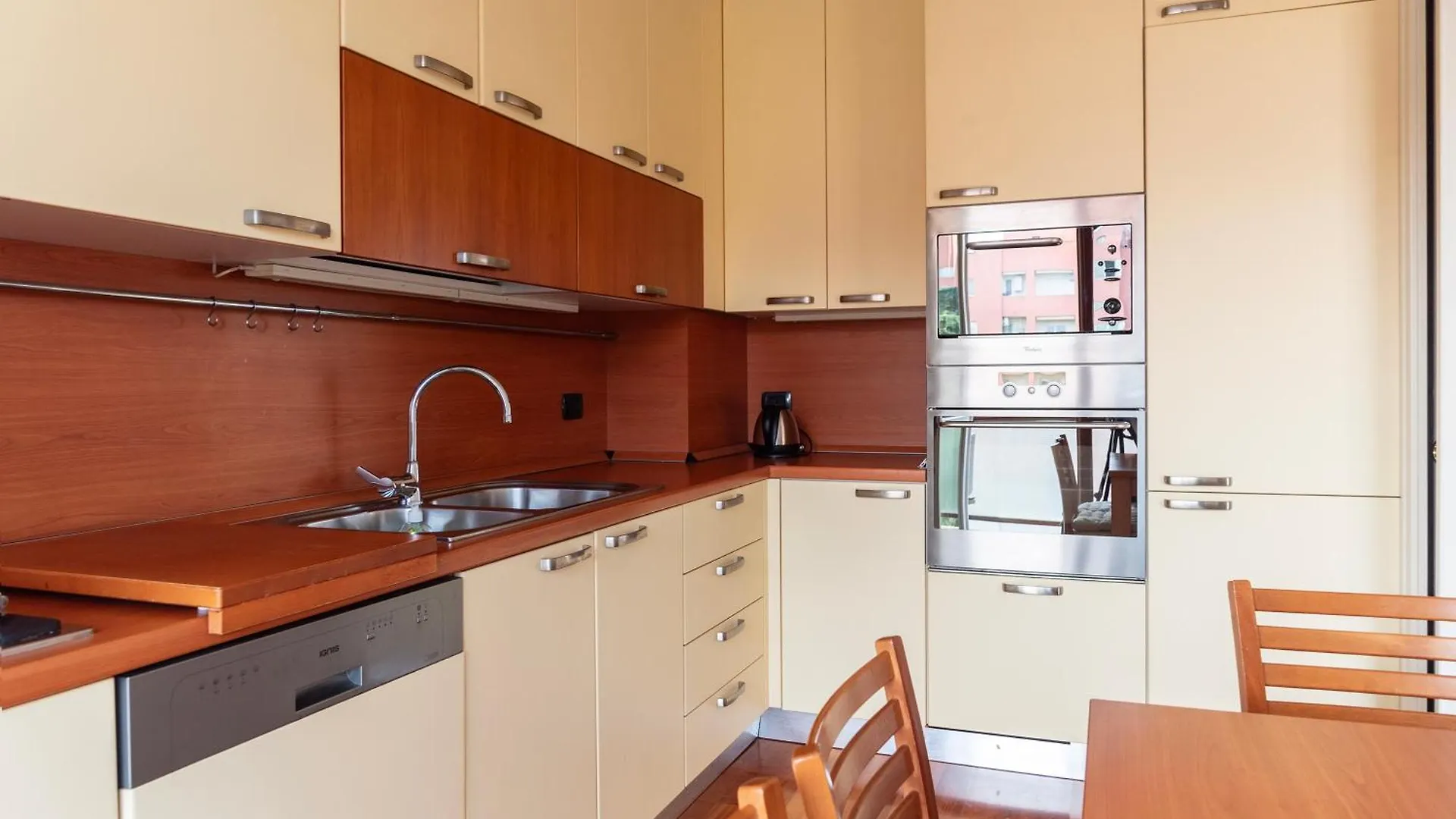 Youhosty - Cechov 21 Milan